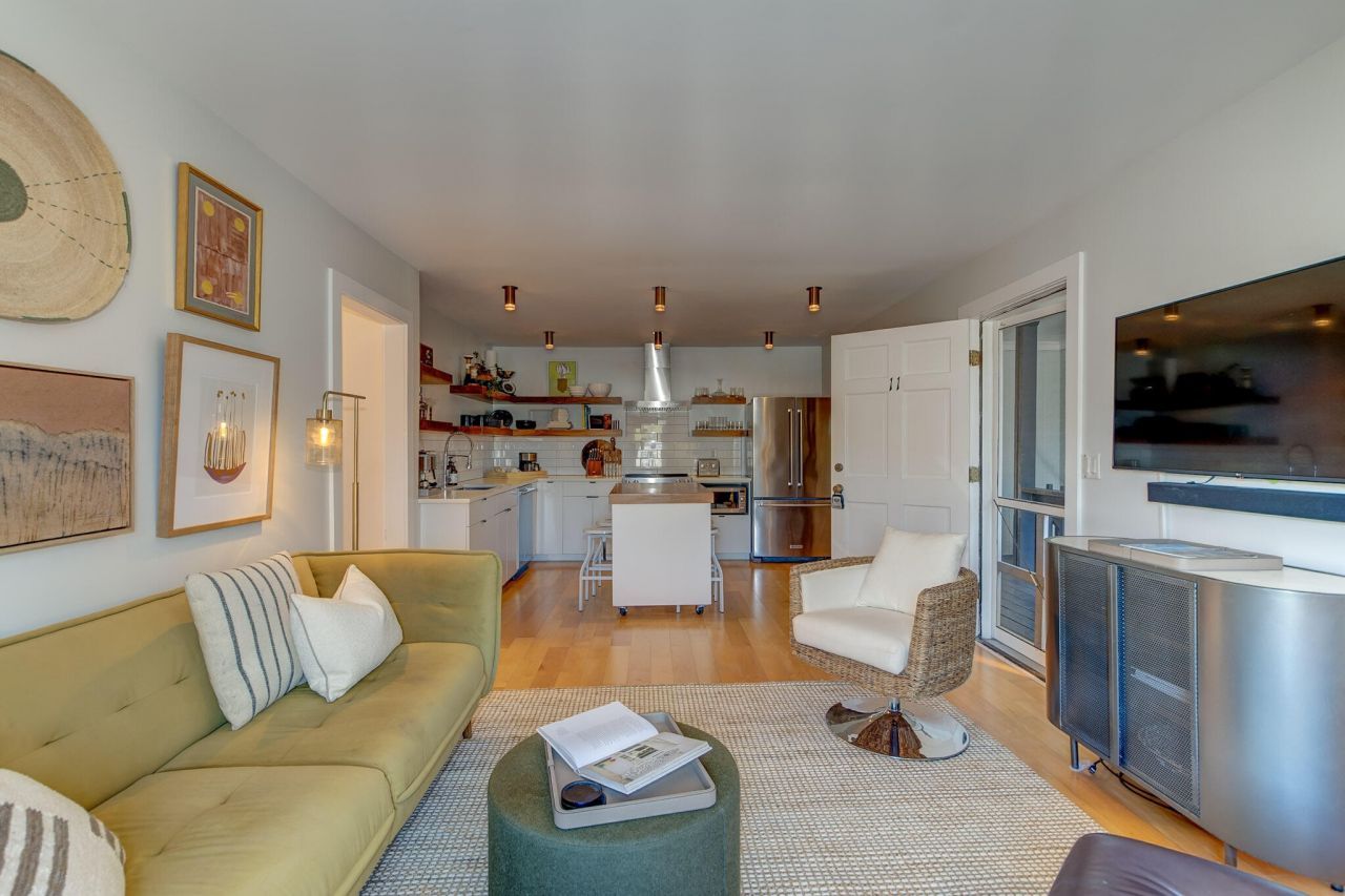 2057 Middle Street Photo 9