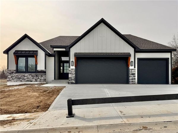 9173 N Montgall Avenue, Kansas City, MO 64156