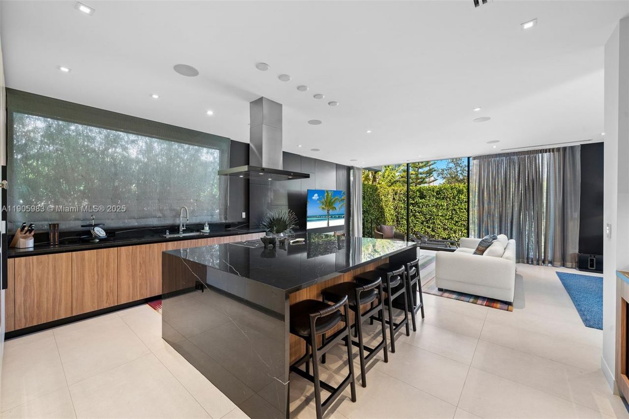Please Call For Address, Miami Beach, FL 33140 Photo