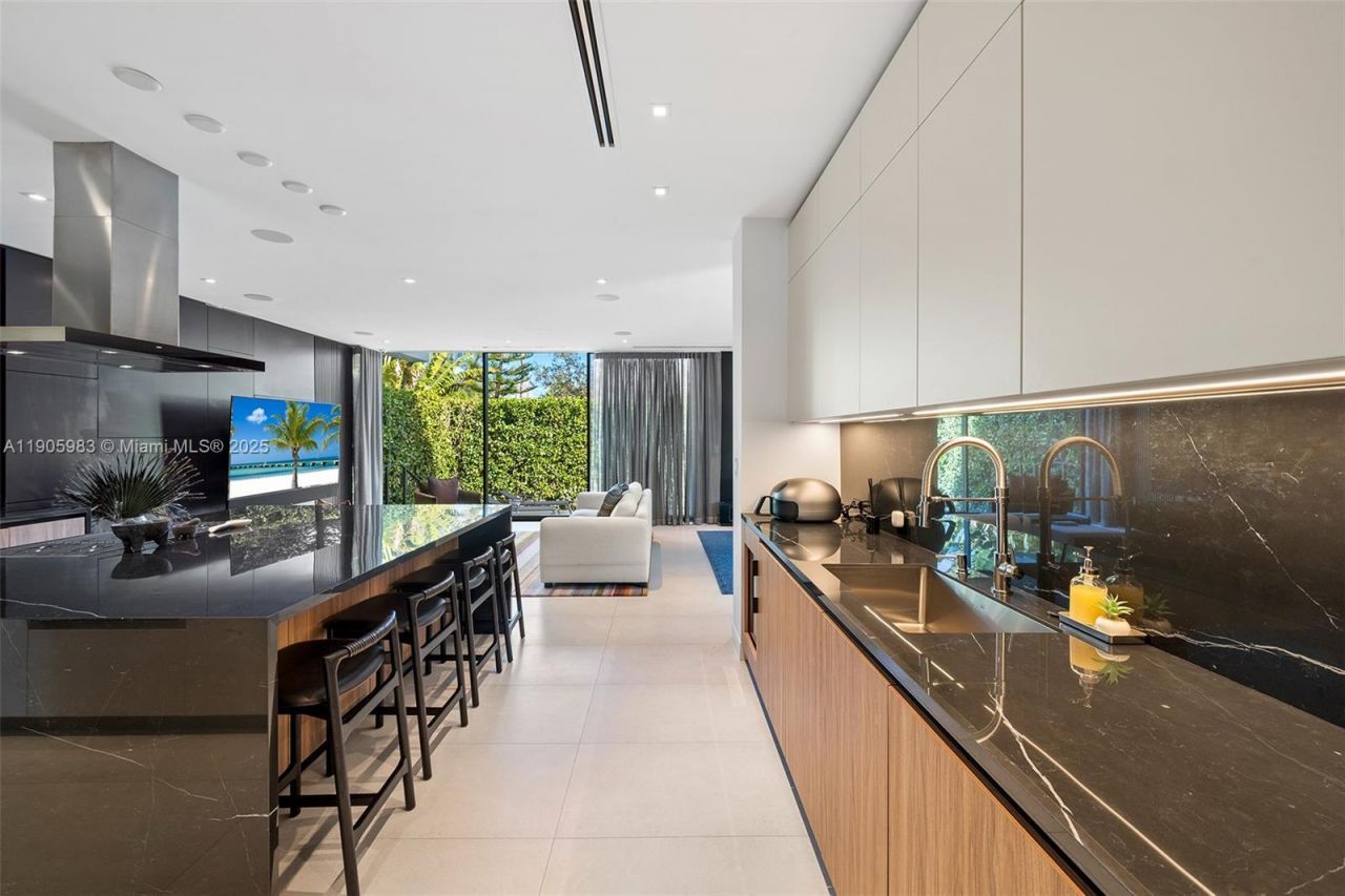 Please Call For Address, Miami Beach, FL 33140 Photo