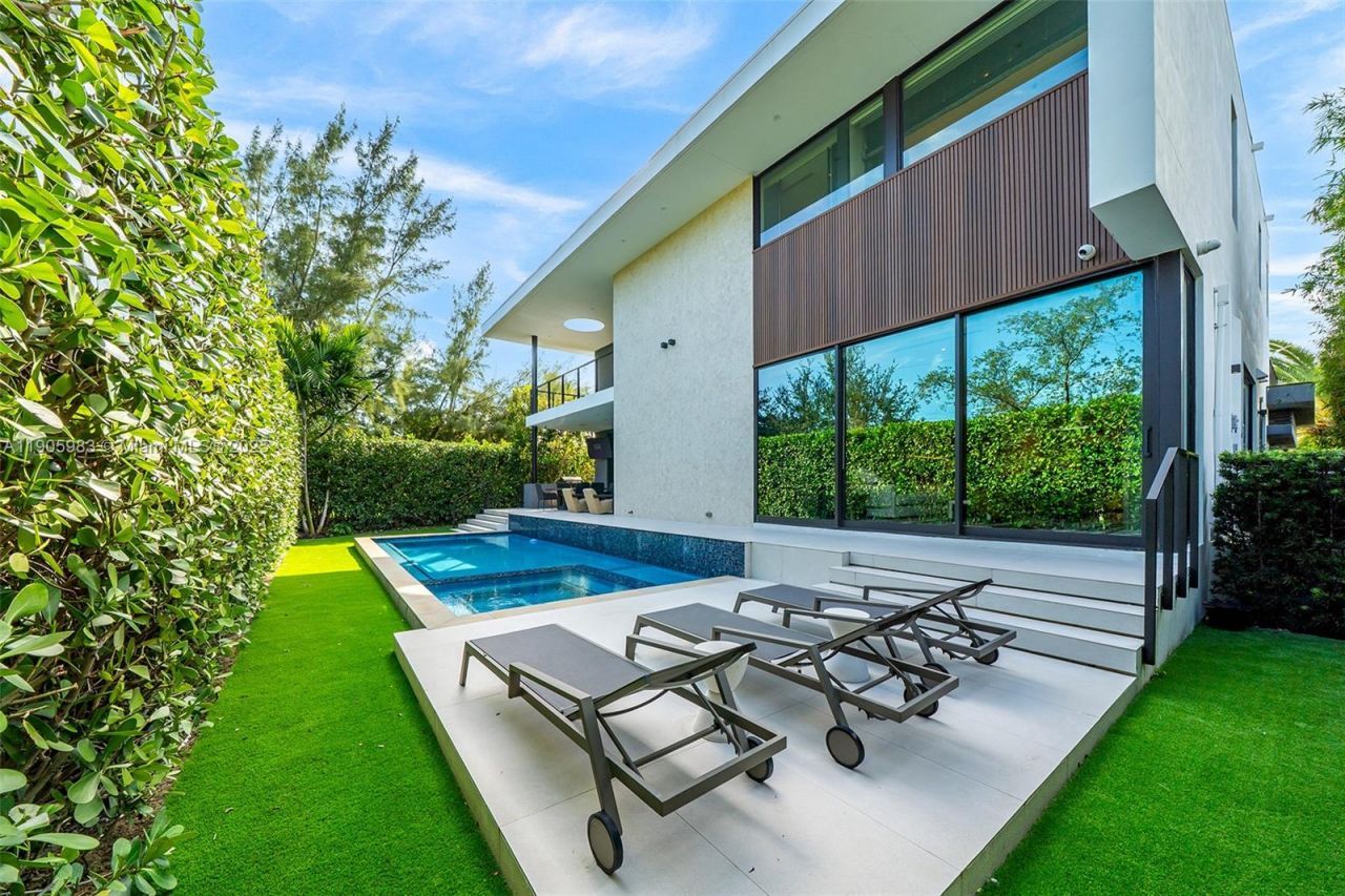Please Call For Address, Miami Beach, FL 33140 Photo