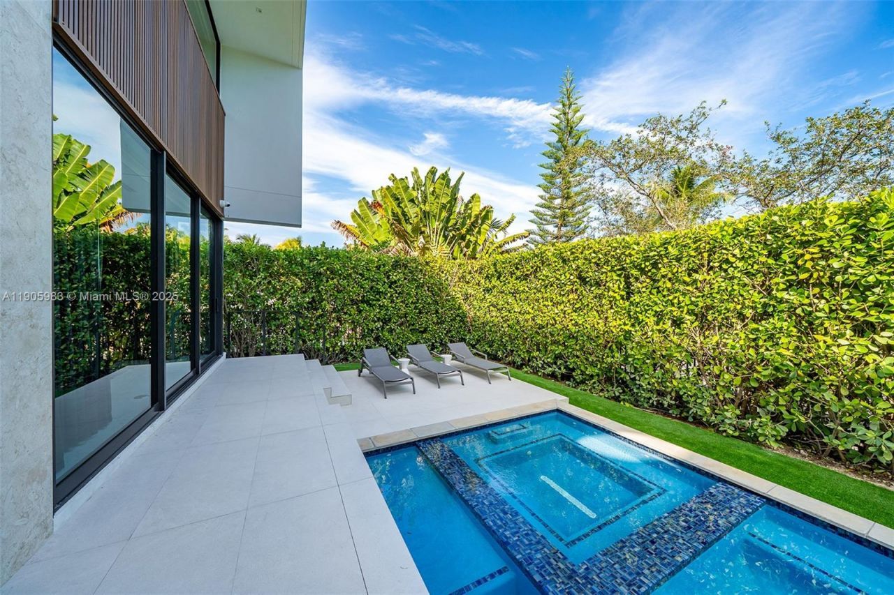 Please Call For Address, Miami Beach, FL 33140 Photo