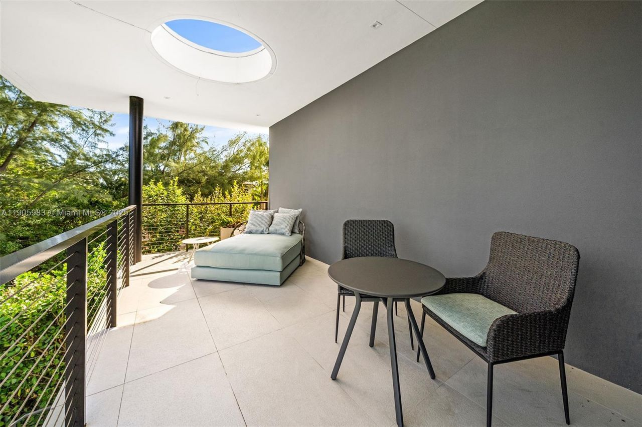 Please Call For Address, Miami Beach, FL 33140 Photo