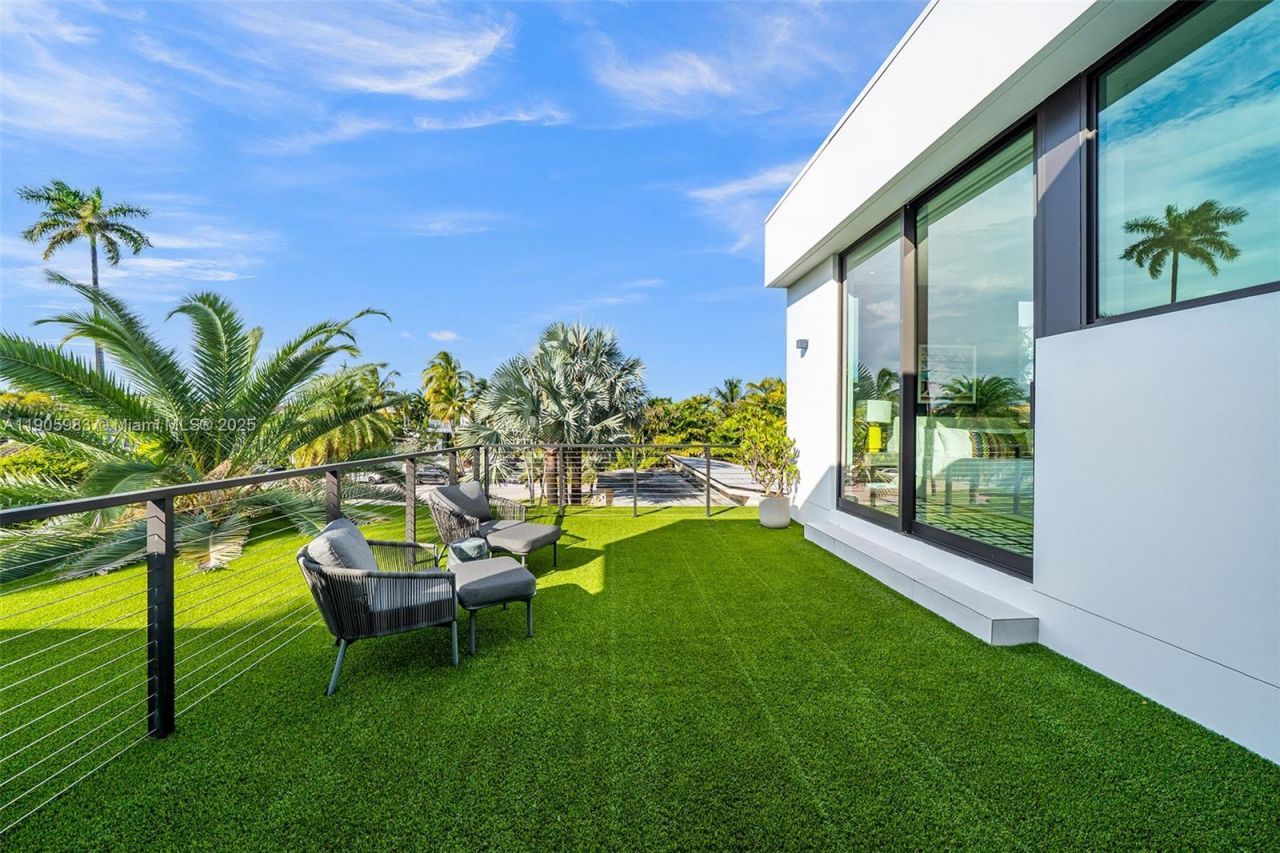 Please Call For Address, Miami Beach, FL 33140 Photo