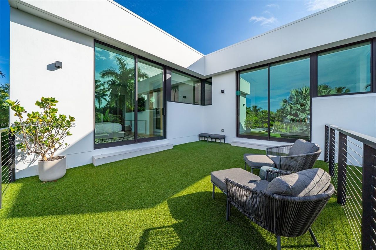Please Call For Address, Miami Beach, FL 33140 Photo