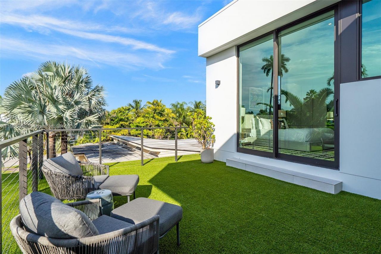 Please Call For Address, Miami Beach, FL 33140 Photo