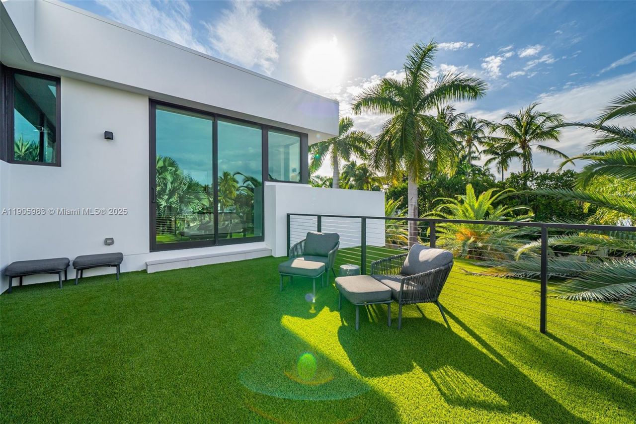 Please Call For Address, Miami Beach, FL 33140 Photo