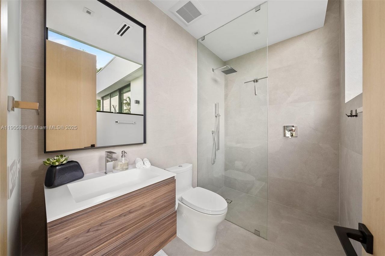 Please Call For Address, Miami Beach, FL 33140 Photo
