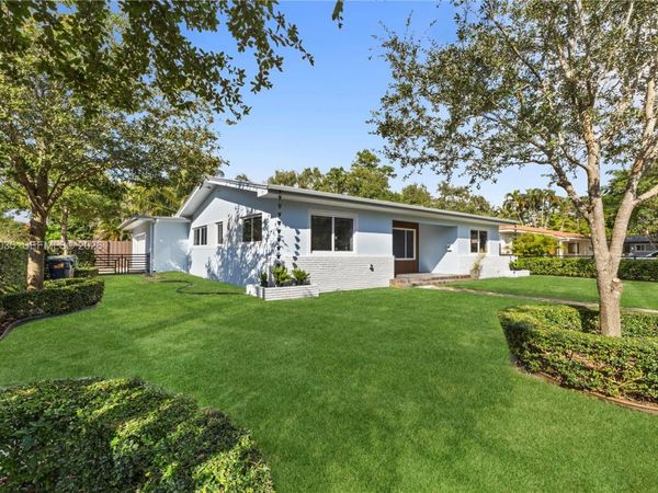 8910 NE 9th Ct, Miami, FL 33138