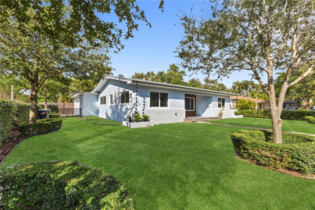 8910 NE 9th Ct, Miami, FL 33138 Photo