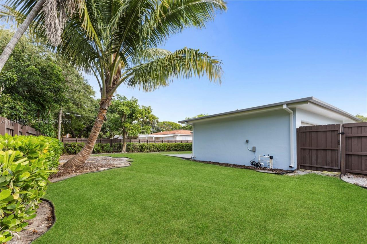 8910 NE 9th Ct, Miami, FL 33138 Photo