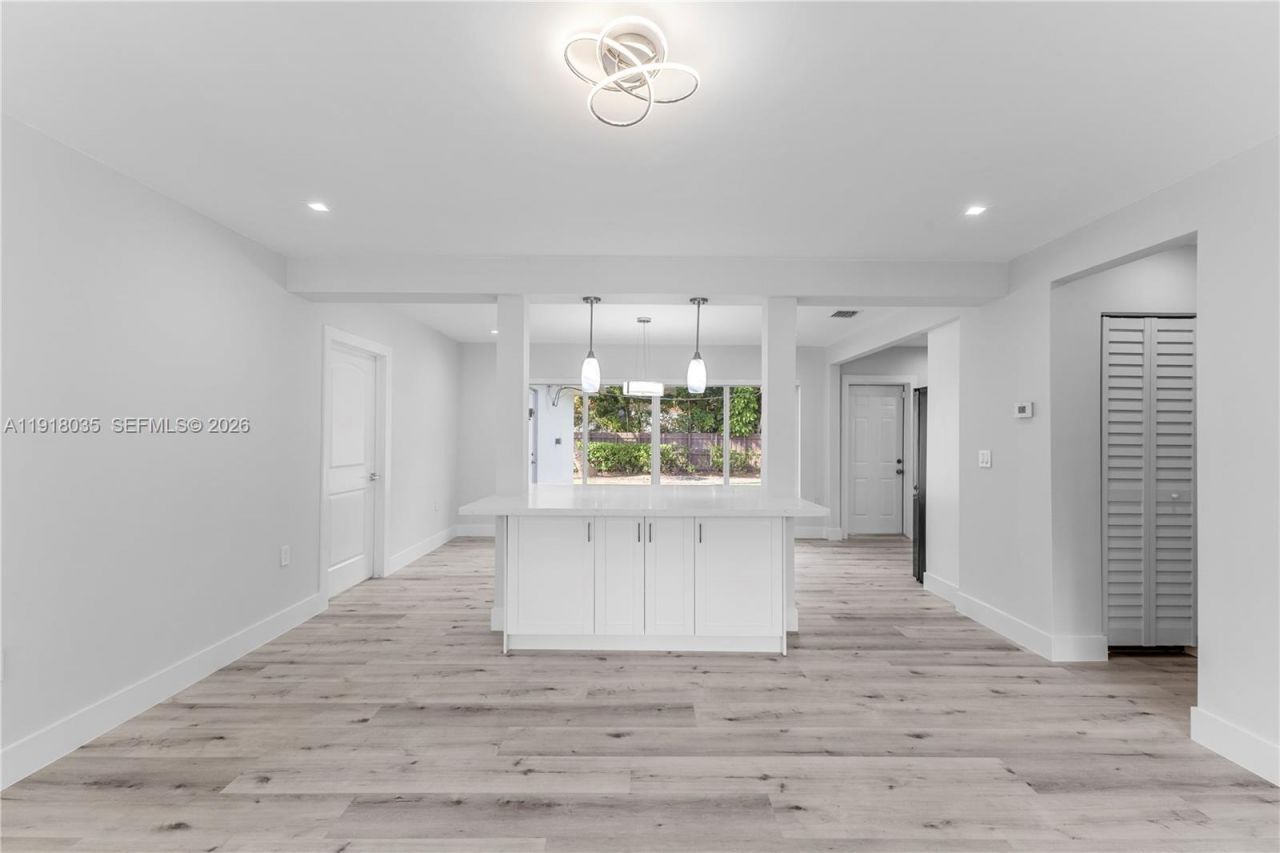 8910 NE 9th Ct, Miami, FL 33138 Photo