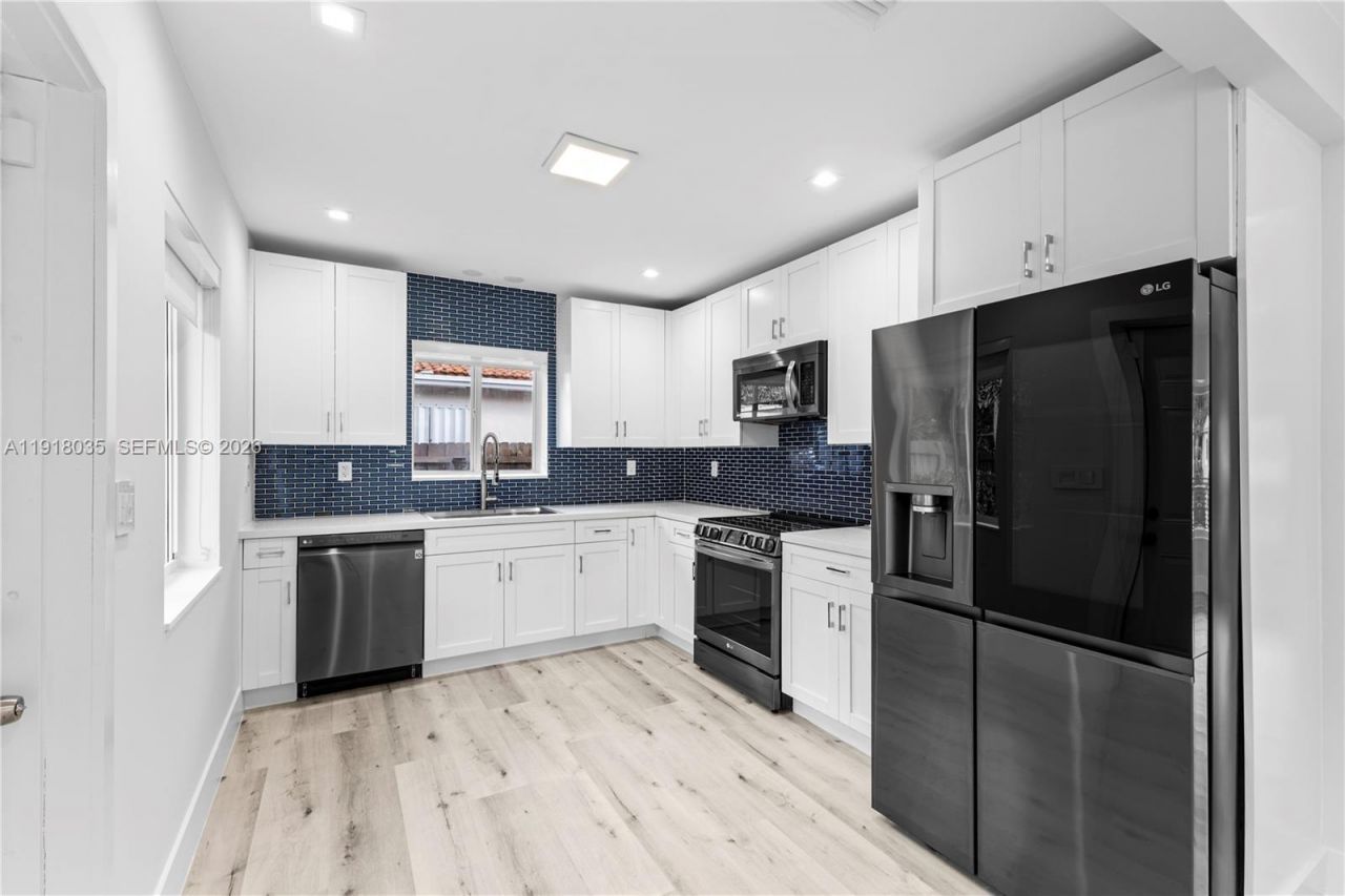 8910 NE 9th Ct, Miami, FL 33138 Photo