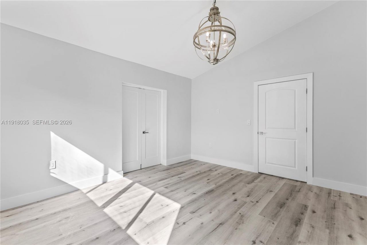 8910 NE 9th Ct, Miami, FL 33138 Photo