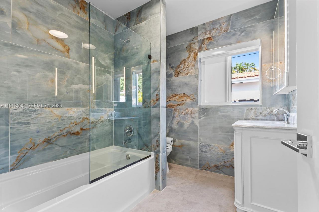 8910 NE 9th Ct, Miami, FL 33138 Photo