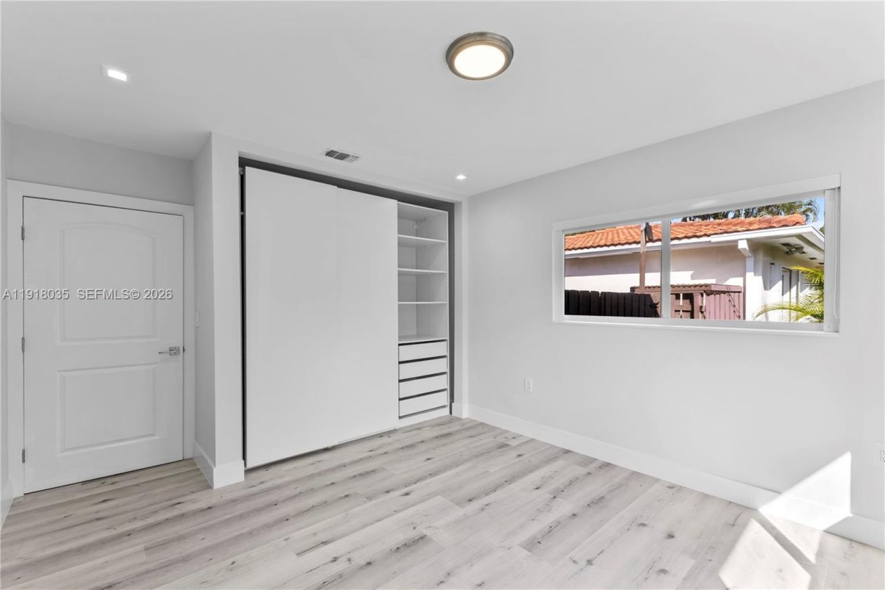 8910 NE 9th Ct, Miami, FL 33138 Photo