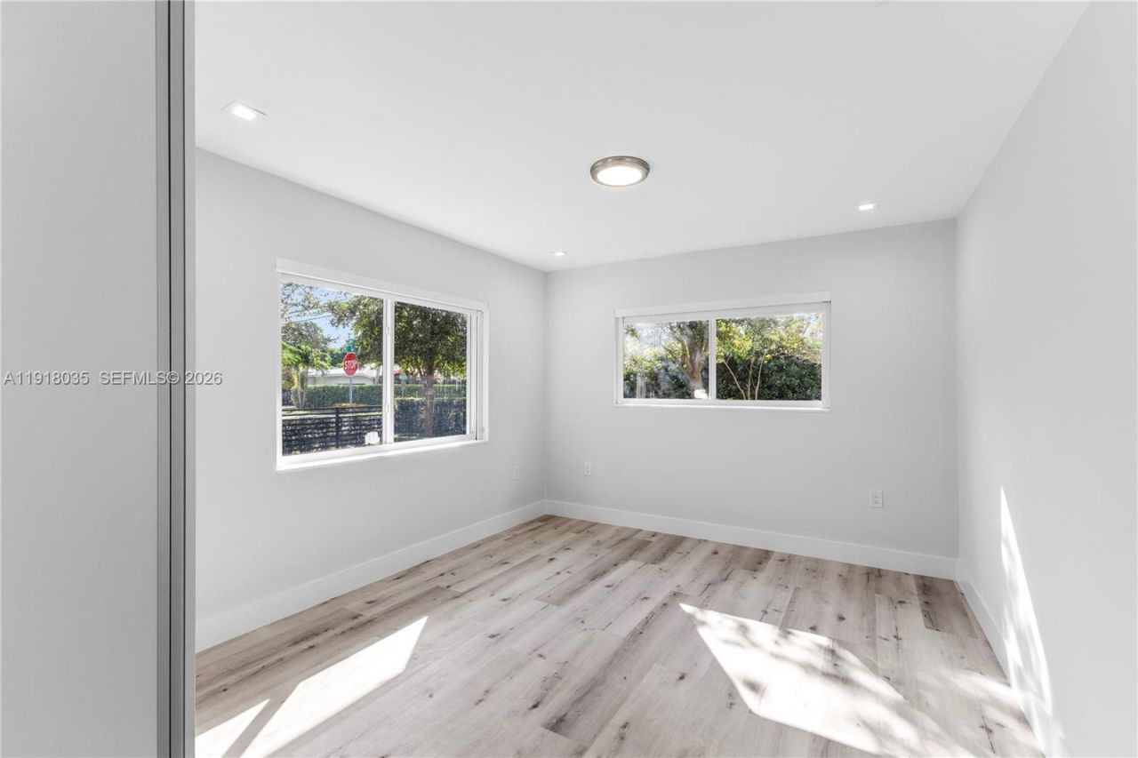 8910 NE 9th Ct, Miami, FL 33138 Photo