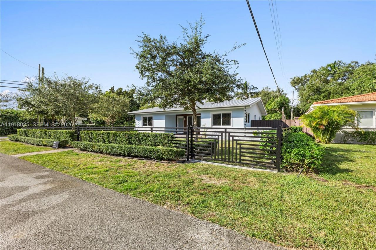 8910 NE 9th Ct, Miami, FL 33138 Photo