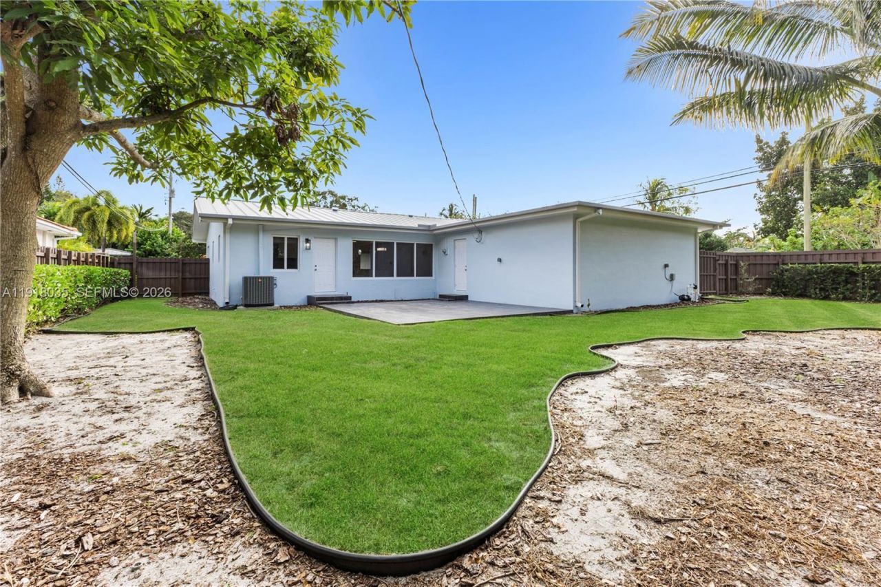 8910 NE 9th Ct, Miami, FL 33138 Photo