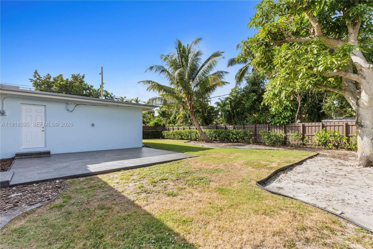 8910 NE 9th Ct, Miami, FL 33138 Photo