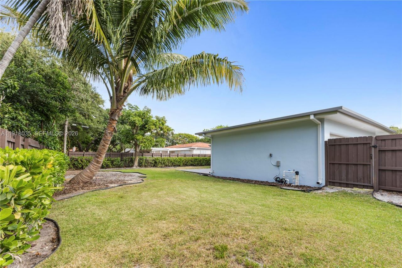 8910 NE 9th Ct, Miami, FL 33138 Photo