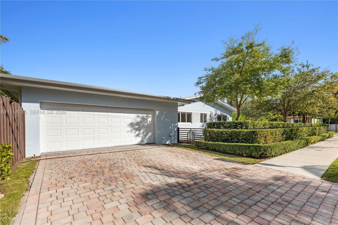 8910 NE 9th Ct, Miami, FL 33138 Photo