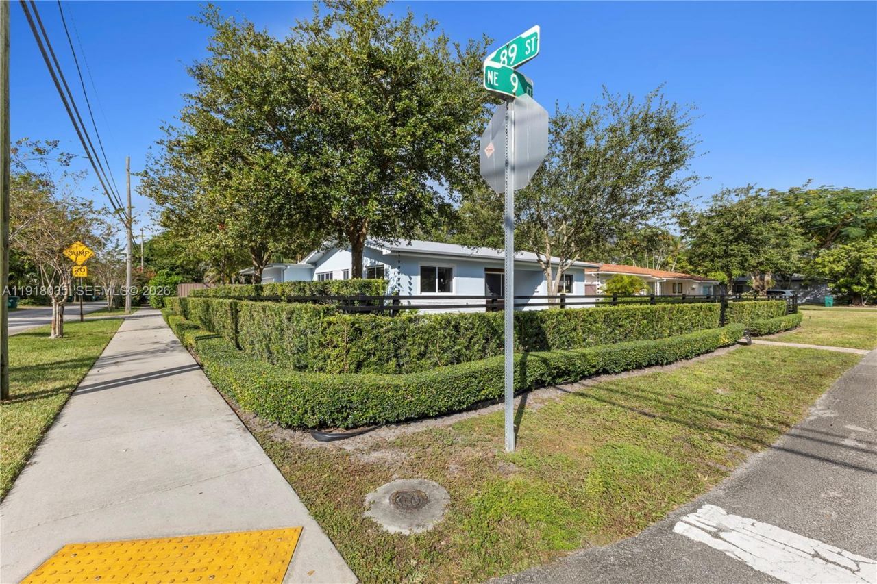 8910 NE 9th Ct, Miami, FL 33138 Photo