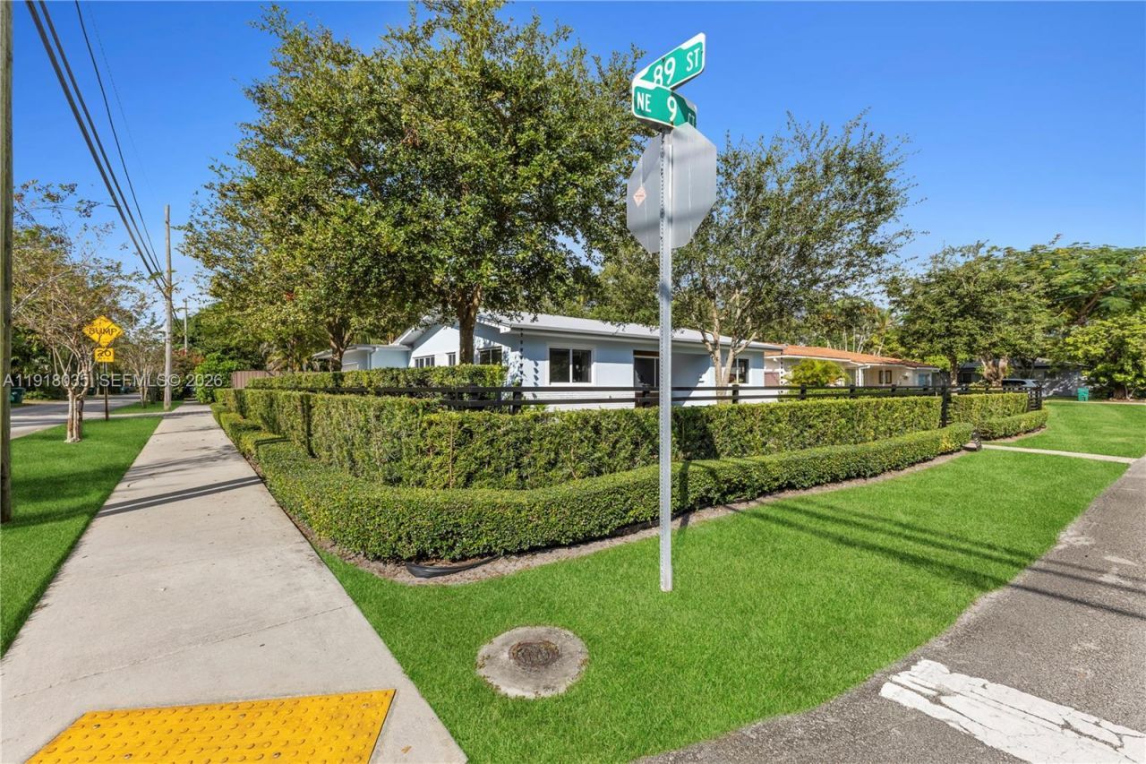 8910 NE 9th Ct, Miami, FL 33138 Photo