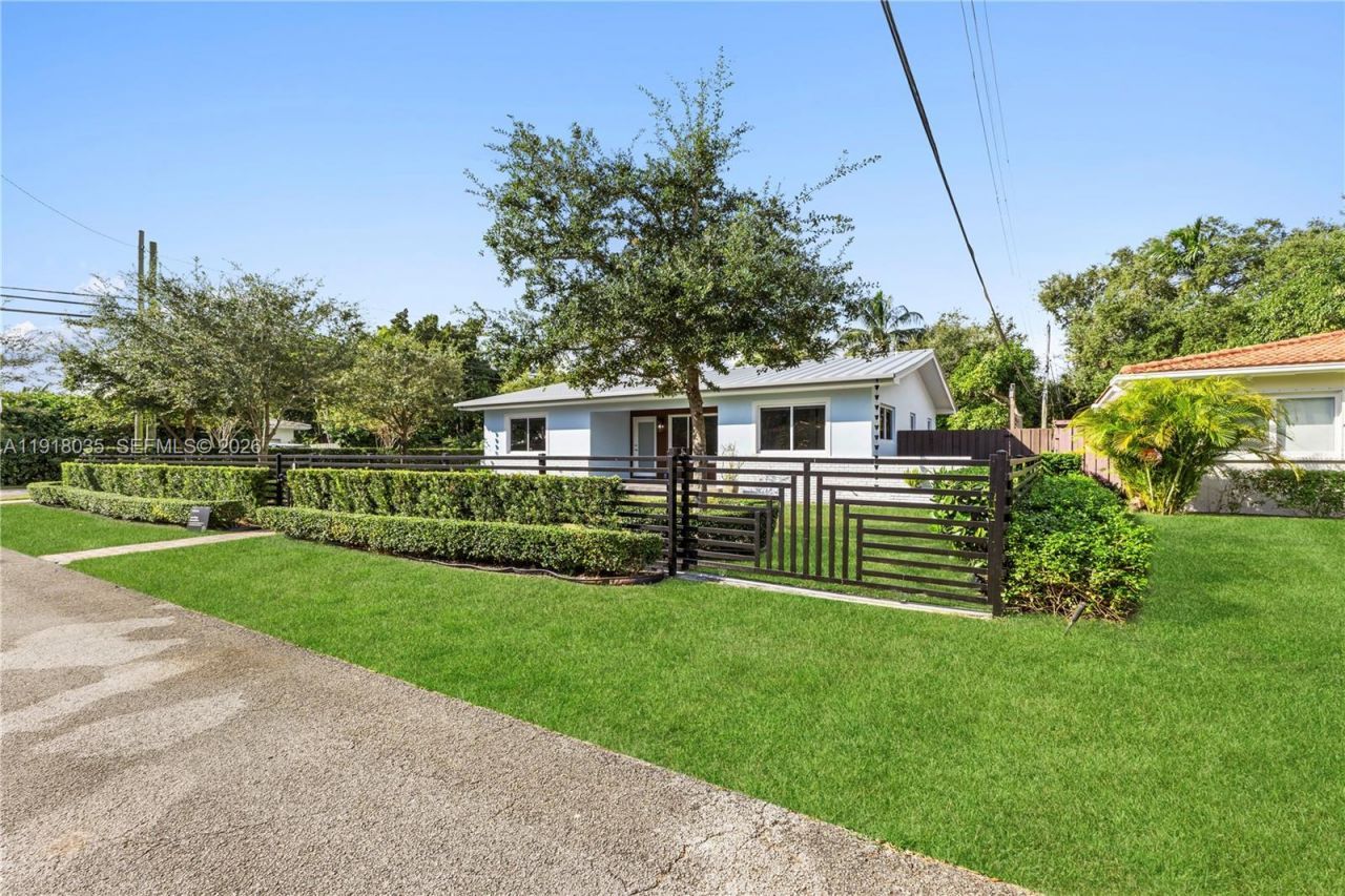 8910 NE 9th Ct, Miami, FL 33138 Photo