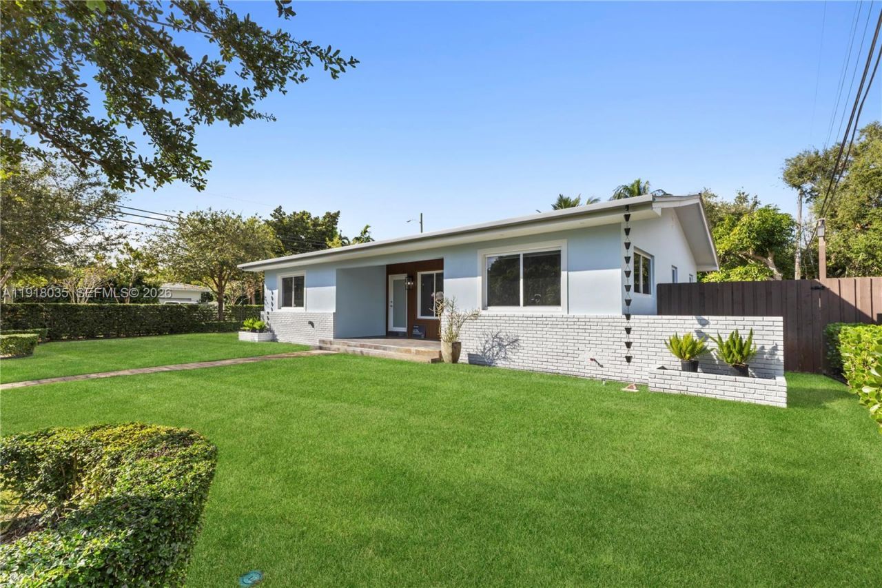 8910 NE 9th Ct, Miami, FL 33138 Photo