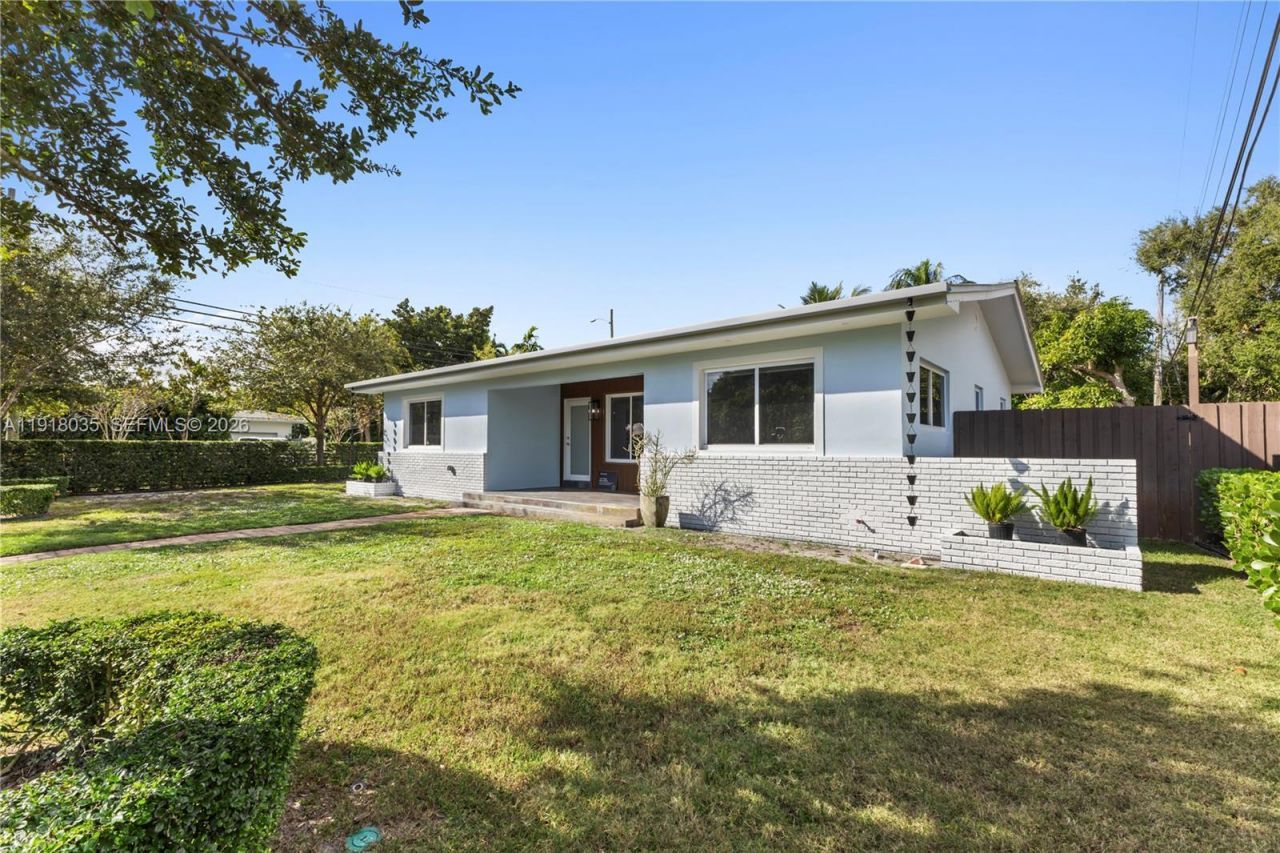 8910 NE 9th Ct, Miami, FL 33138 Photo