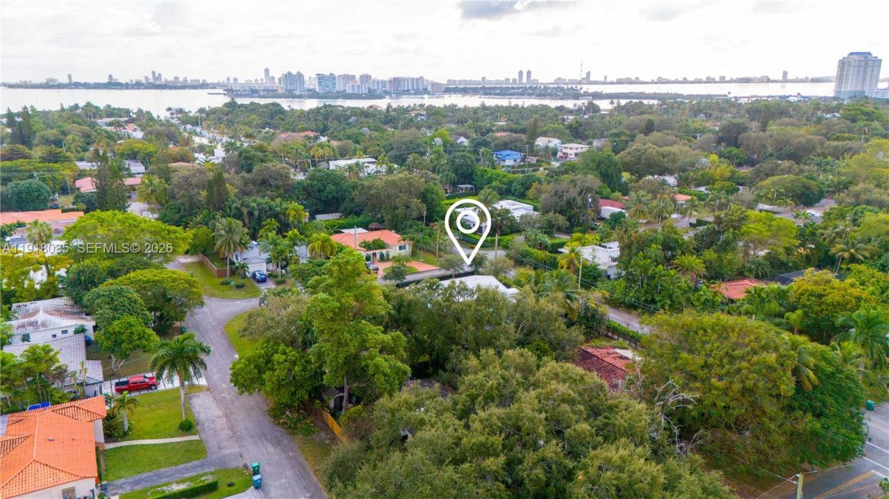 8910 NE 9th Ct, Miami, FL 33138 Photo