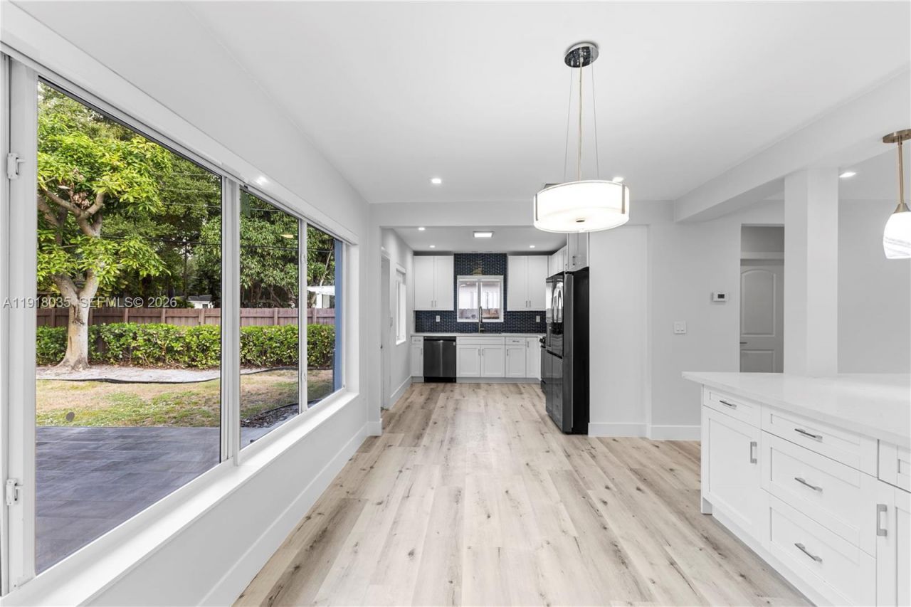 8910 NE 9th Ct, Miami, FL 33138 Photo