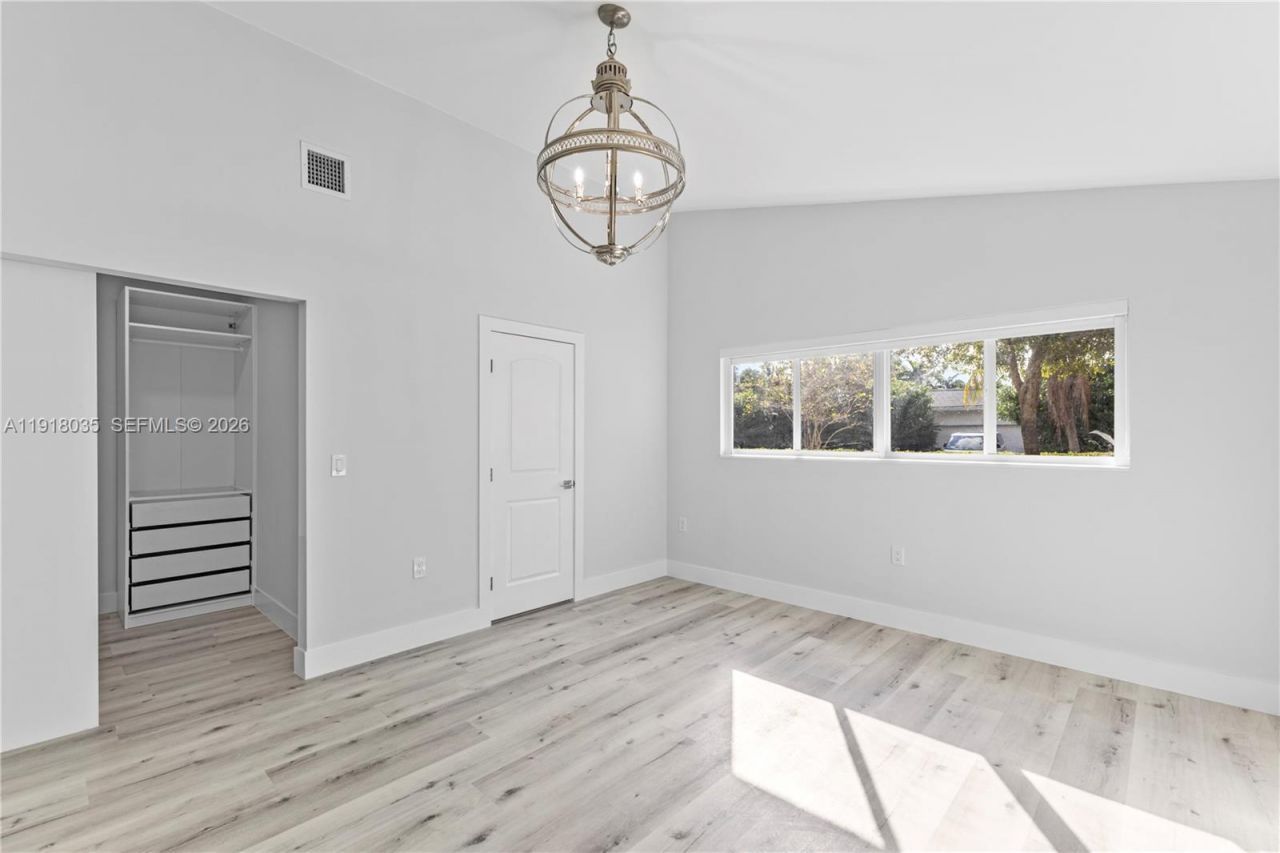 8910 NE 9th Ct, Miami, FL 33138 Photo