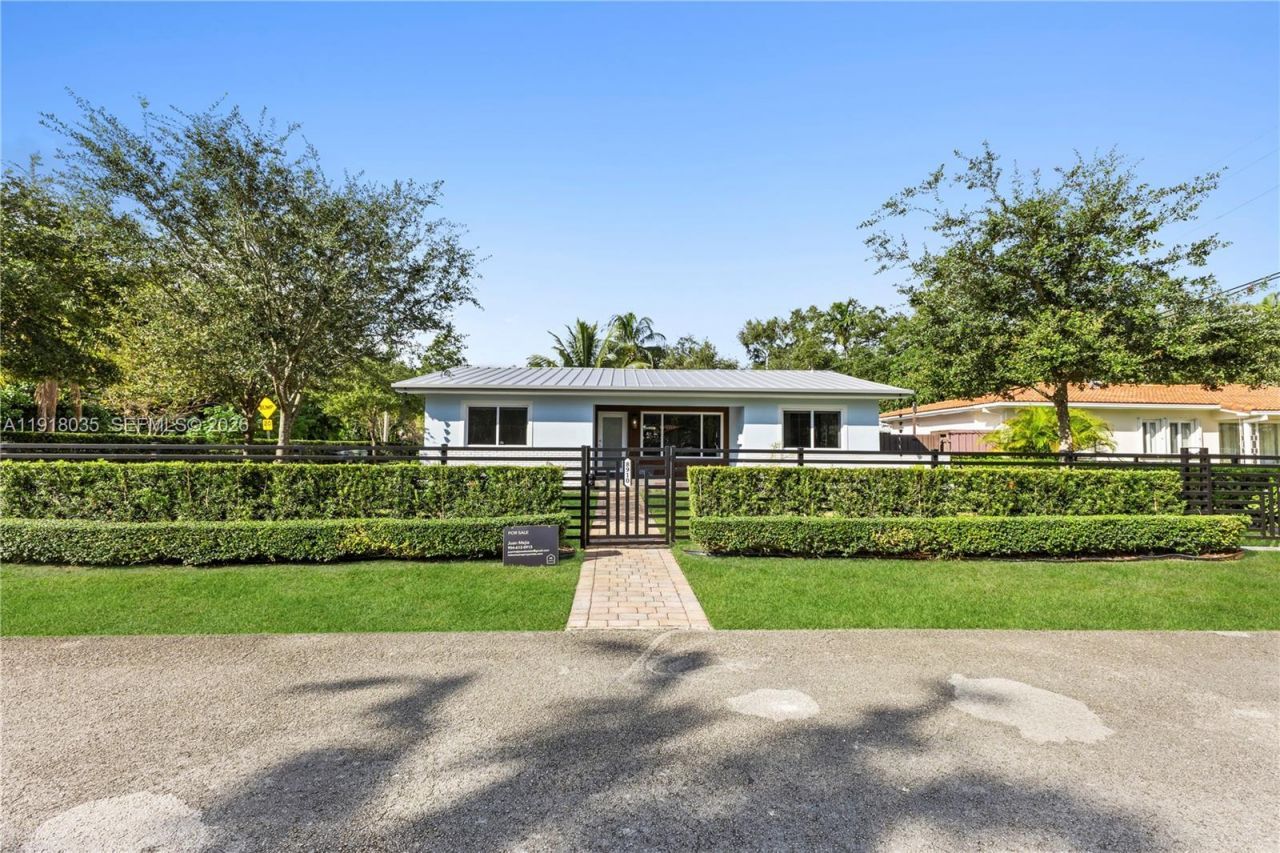 8910 NE 9th Ct, Miami, FL 33138 Photo