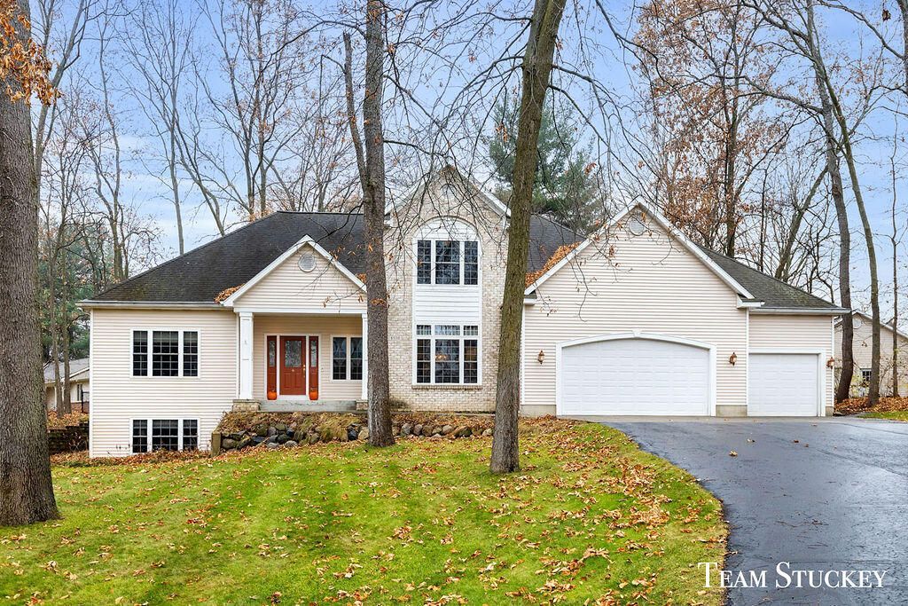 8550 Garbow Court Se, Alto, MI 49302 Main Photo