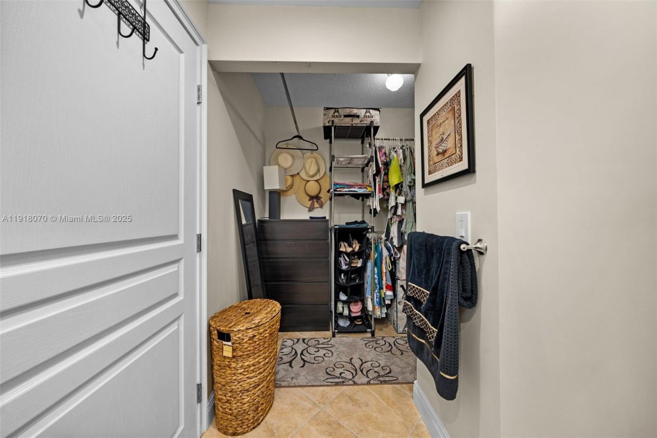 200 Diplomat Pkwy, Unit 732, Hallandale Beach, FL 33009 Photo