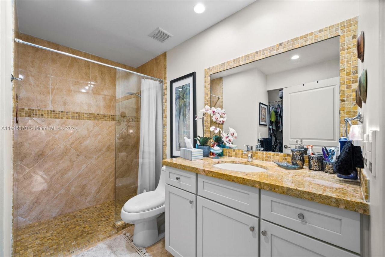 200 Diplomat Pkwy, Unit 732, Hallandale Beach, FL 33009 Photo