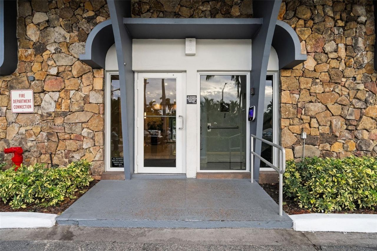 200 Diplomat Pkwy, Unit 732, Hallandale Beach, FL 33009 Photo