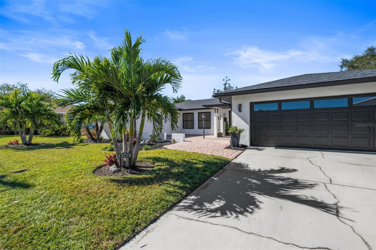 6742 Tequesta Drive, Seminole, FL 33777 Photo