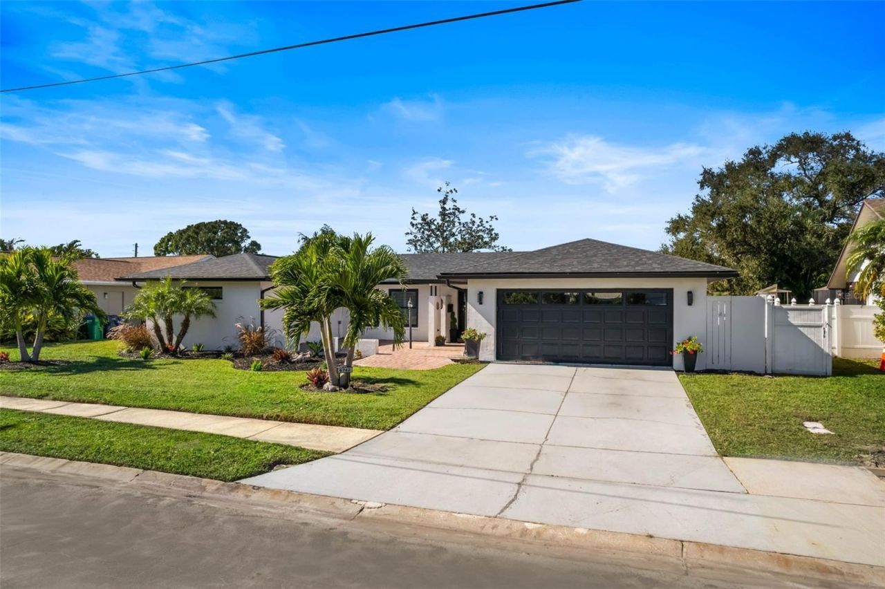 6742 Tequesta Drive, Seminole, FL 33777 Photo