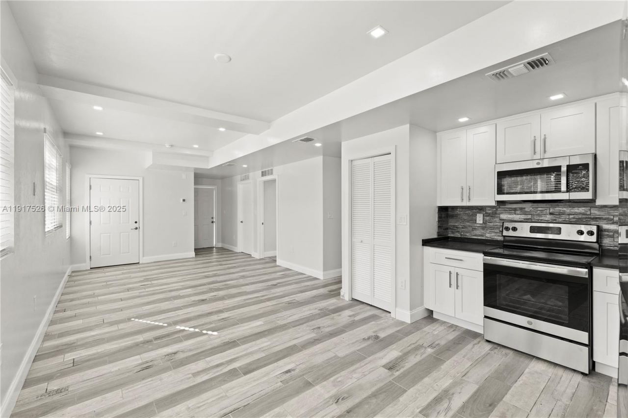 305 NW 58th St, Miami, FL 33127 Photo