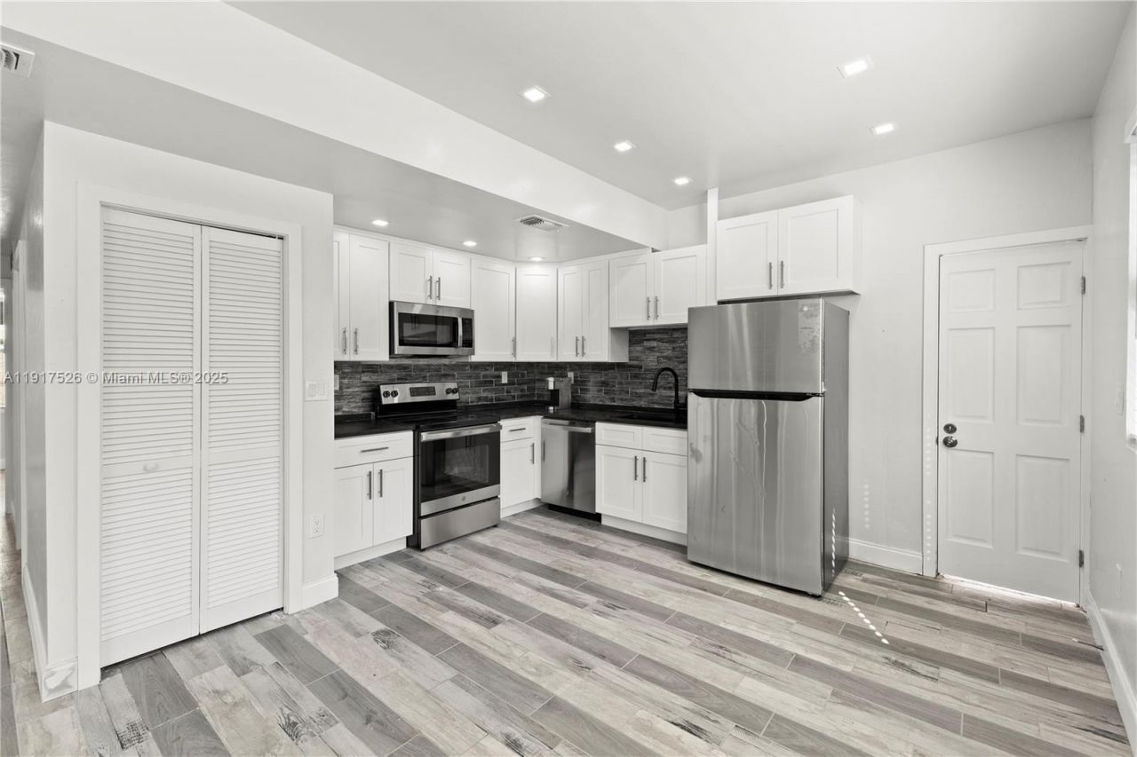 305 NW 58th St, Miami, FL 33127 Photo