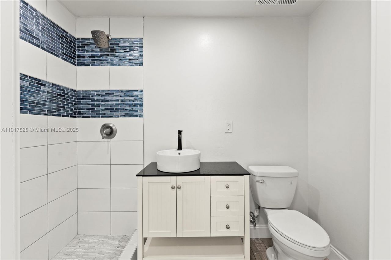 305 NW 58th St, Miami, FL 33127 Photo