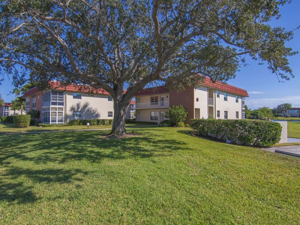 68 Royal Oak Court, Unit 202, Vero Beach, FL 32962