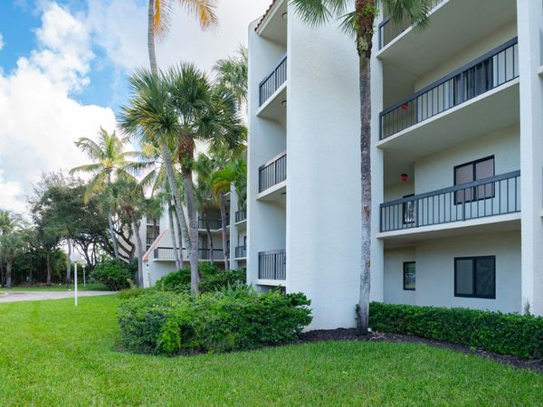 3050 Presidential Way, Unit 403, West Palm Beach, FL 33401