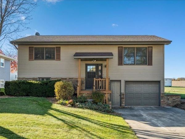 812 NW 2nd Street, Dyersville, IA 52040