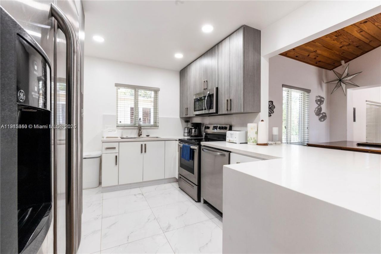 753 NE 81st St, Miami, FL 33138 Photo