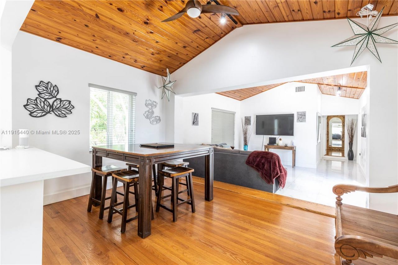 753 NE 81st St, Miami, FL 33138 Photo