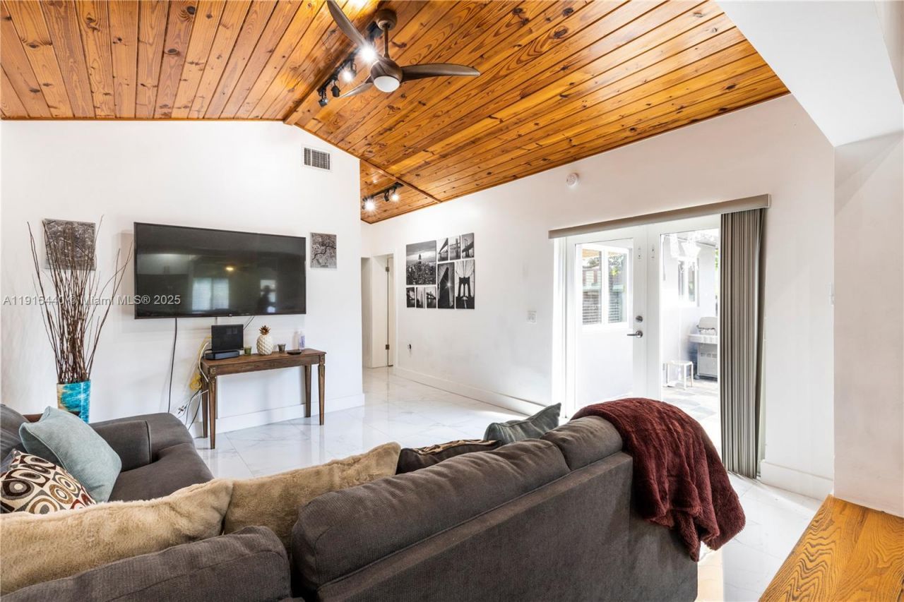 753 NE 81st St, Miami, FL 33138 Photo